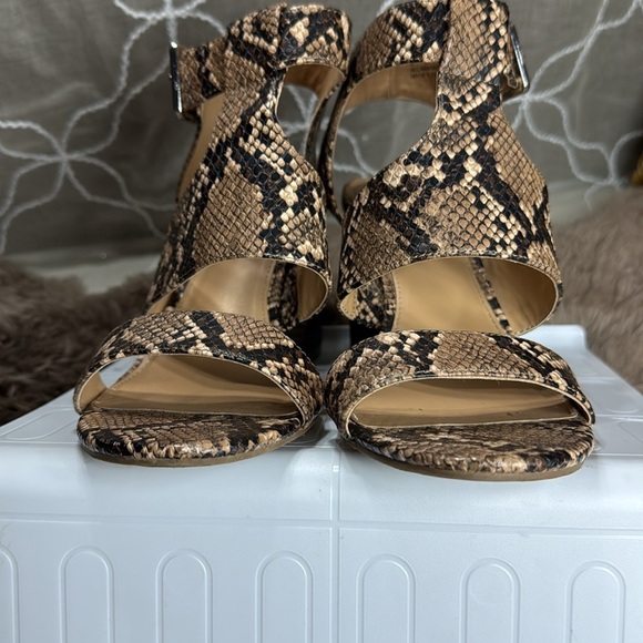 (O) Express Women's Ankle Strap Block Heel Faux Snake Skin Sandals Brown Size 8 - Picture 11 of 11